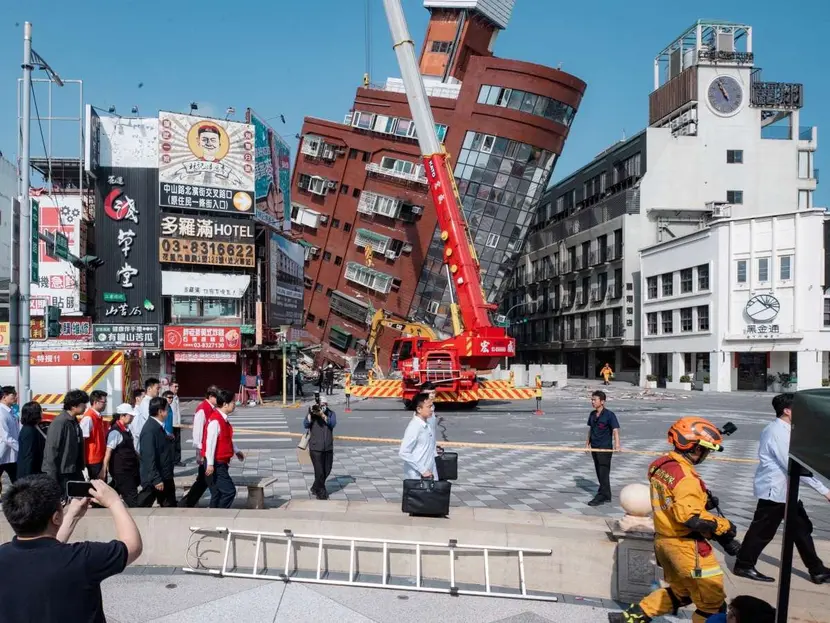 POTENTE TERREMOTO SACUDE TAIWAN; 8 MUERTOS Y MÁS DE 800 HERIDOS