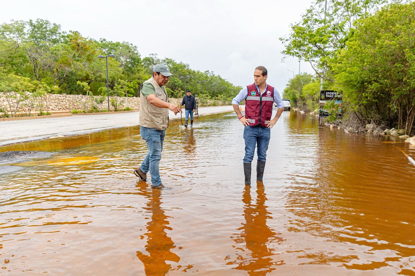 DIEGO CASTAÑÓN SUPERVISA TRABAJOS PARA ATENDER PROBLEMAS ORIGINADOS POR LAS LLUVIAS EN TULUM
