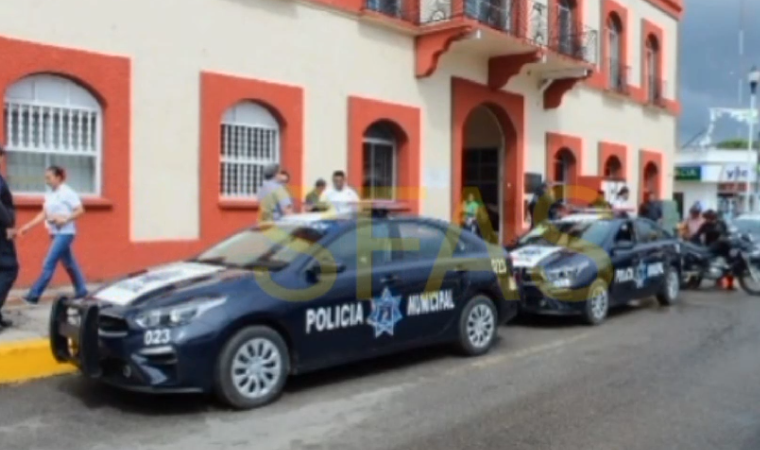 POLICÍAS MUNICIPALES DESARMAN A “LA BARREDORA” DE LA SSPC EN TABASCO