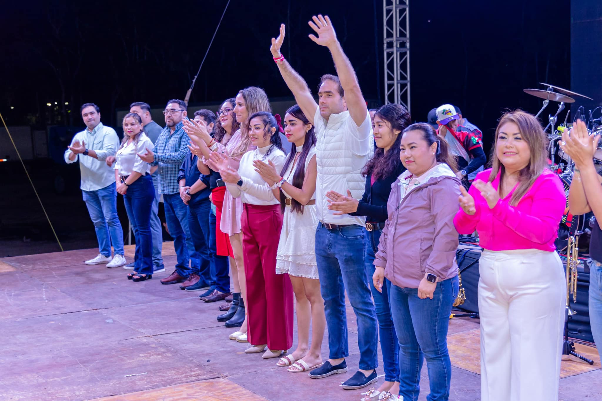 DIEGO CASTAÑÓN DESEA FELICES FIESTAS A LA POBLACIÓN DE TULUM
