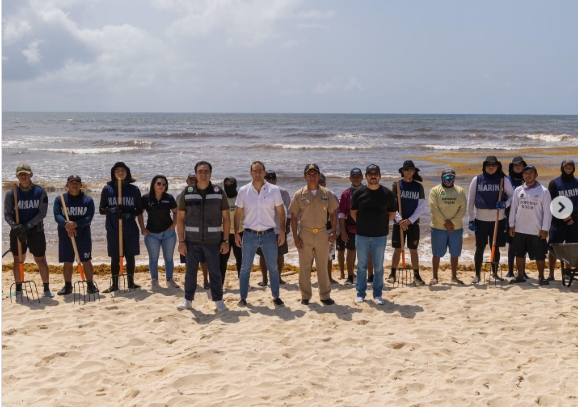 DIEGO CASTAÑÓN REFUERZA COMBATE AL SARGAZO EN TULUM CON APOYO DE LA MARINA