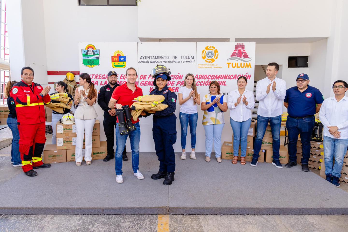 DIEGO CASTAÑÓN DIGNIFICA A LOS BOMBEROS DE TULUM CON UNIFORMES CERTIFICADOS
