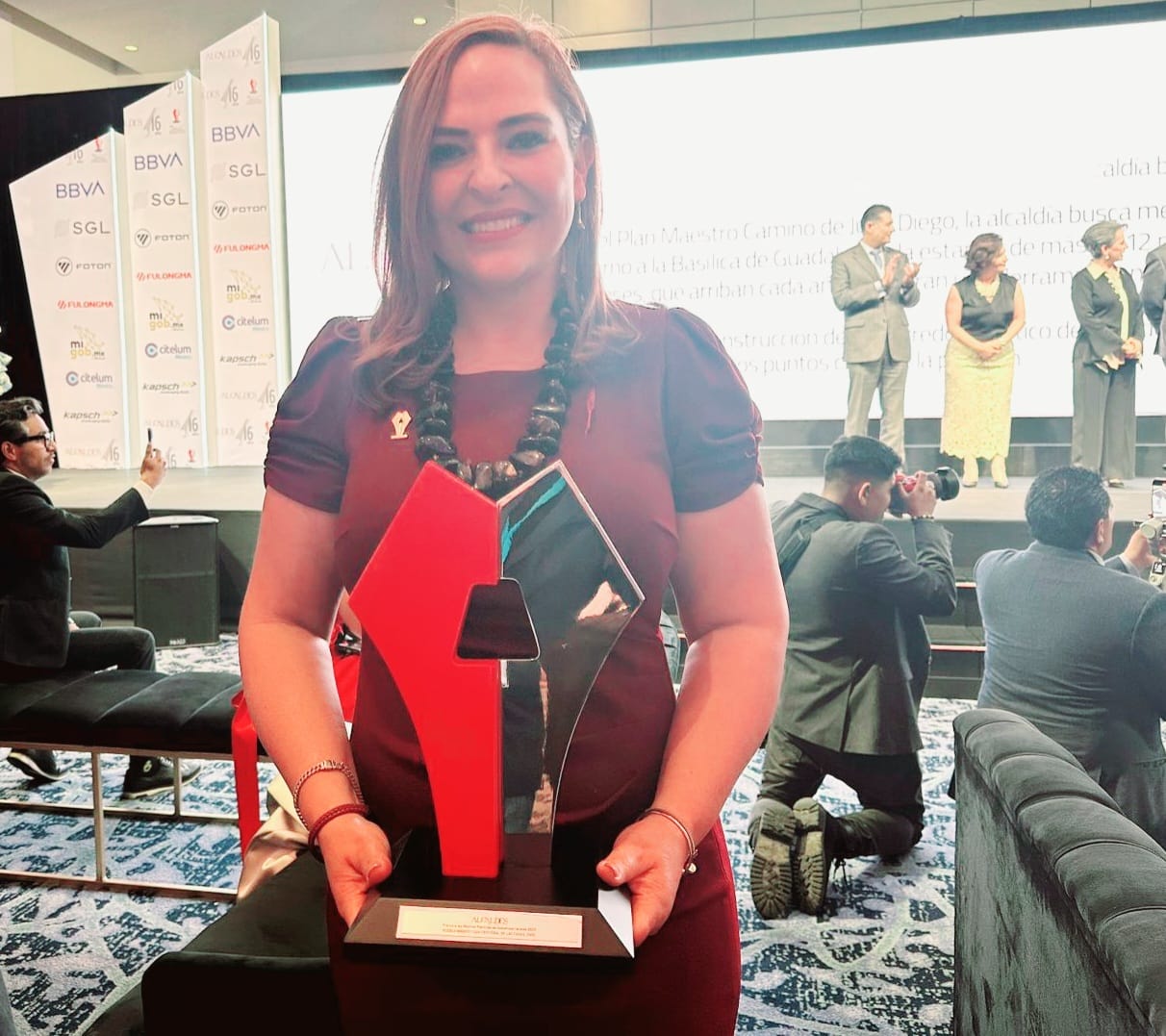 FABIOLA RICCI RECIBE PREMIO NACIONAL EN TURISMO PUEBLOS MÁGICOS