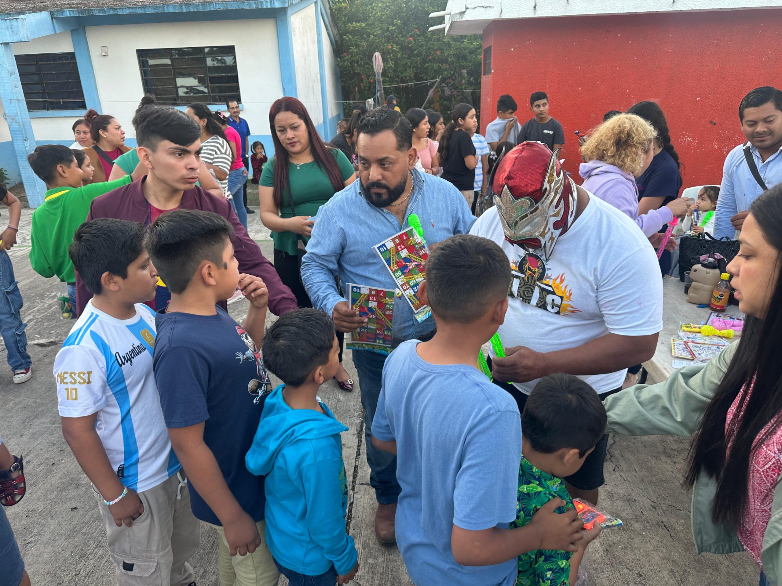 IMPULSA OVIDIO PERALTA “BIBLIOCINE” PARA REFORZAR CONOCIMIENTOS Y VALORES EN COMALCALCO