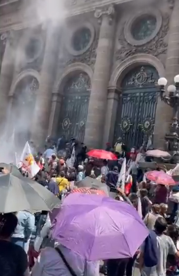 PORTAZO Y CAOS EN EL CONGRESO DE LA CDMX