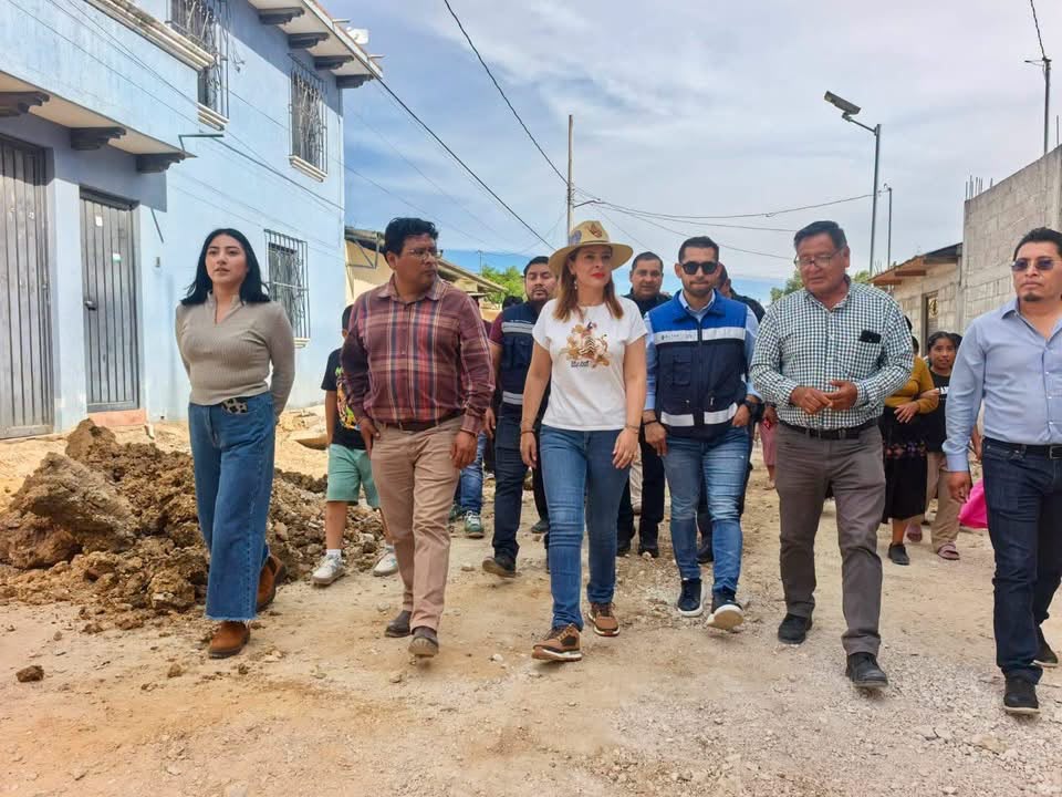 FABIOLA RICCI PONE EN MARCHA LA PAVIMENTACIÓN INTEGRAL EN LA COLONIA PRIMERO DE ENERO
