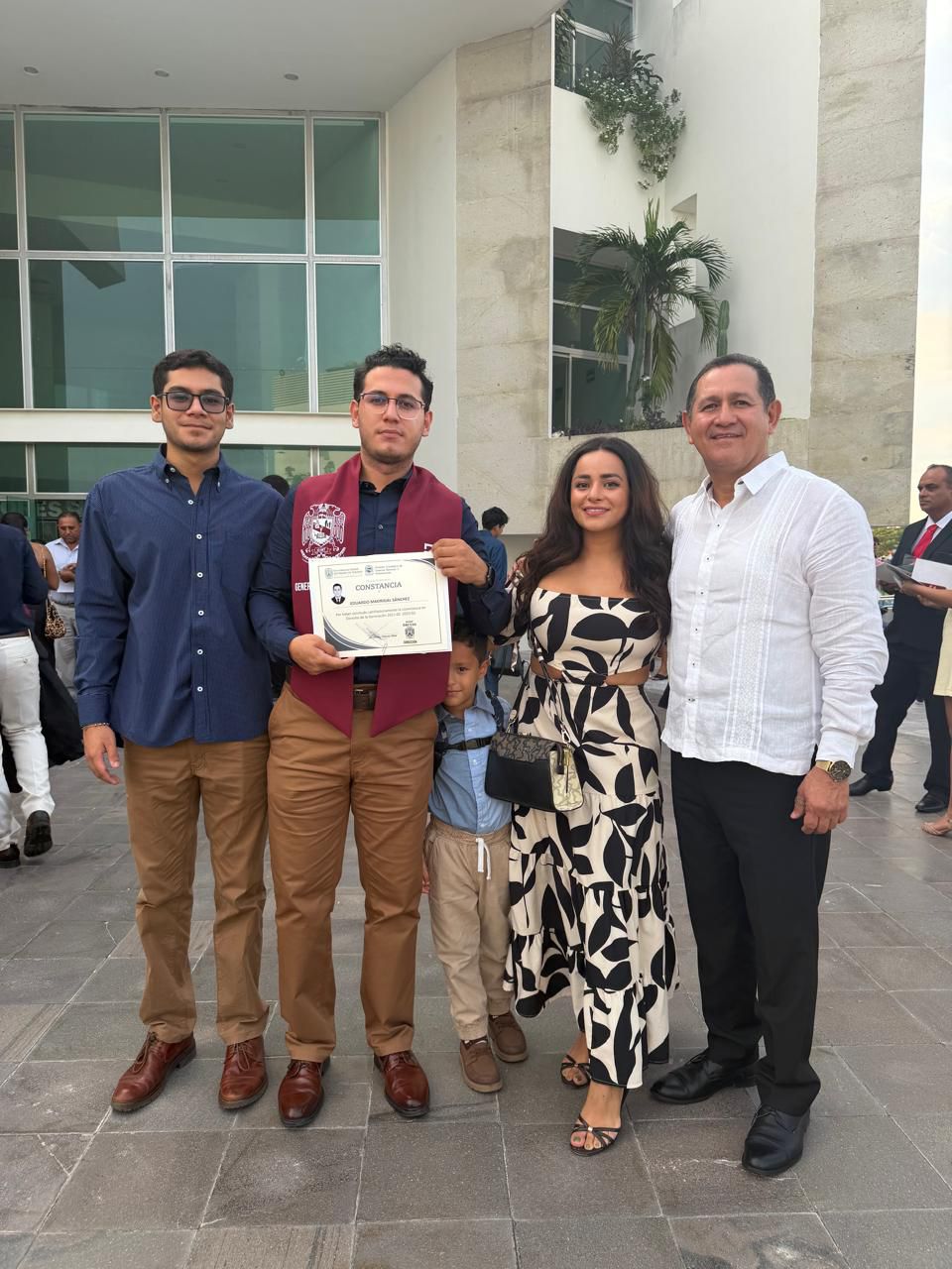 EDUARDO MADRIGAL SÁNCHEZ, NUEVO ABOGADO TRAS CULMINAR SU FORMACIÓN EN LA UJAT