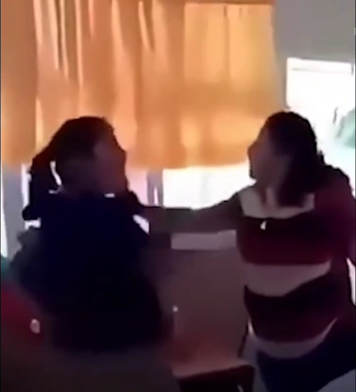 VIOLENCIA, FALTA DE CULTURA Y RESPETO A LOS MENORES POR PARTE DE MADRE Y MAESTRA