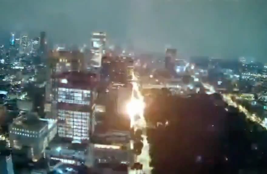 EXPLOSIÓN SACUDE EDIFICIO FRENTE A LA ALAMEDA CENTRAL EN CDMX