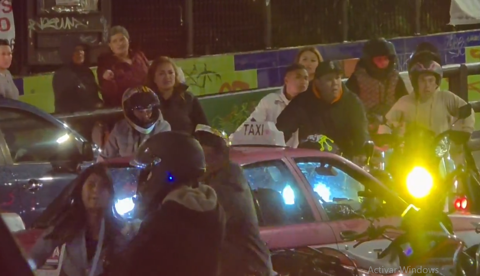 ZAFARRANCHO ENTRE MOTOCICLISTAS DESQUICIA TRÁFICO EN CDMX