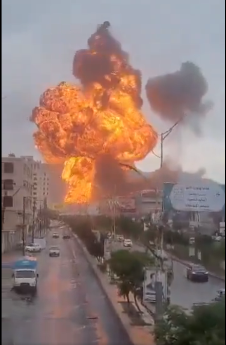 ARABIA SAUDITA BOMBARDEA INSTALACIONES PETROLERAS EN YEMEN