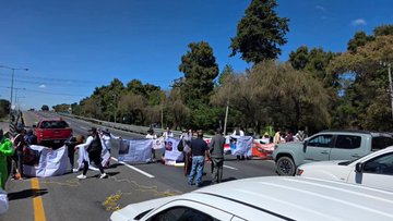 ¡BLOQUEAN LA MÉXICO-TOLUCA! FEMINISTAS Y BUSCADORAS EXIGEN JUSTICIA  