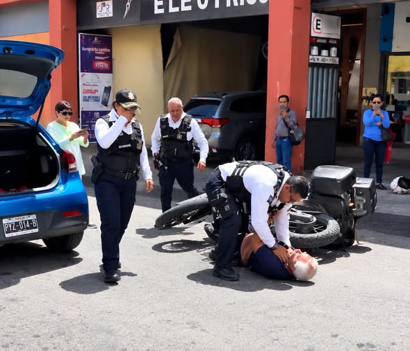 ATACAN POLICÍAS A ADULTO MAYOR EN CUERNAVACA