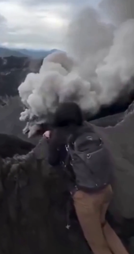 ¡GRABABAN ERUPCIÓN DE VOLCÁN Y ENCONTRARON LA MUERTE!
